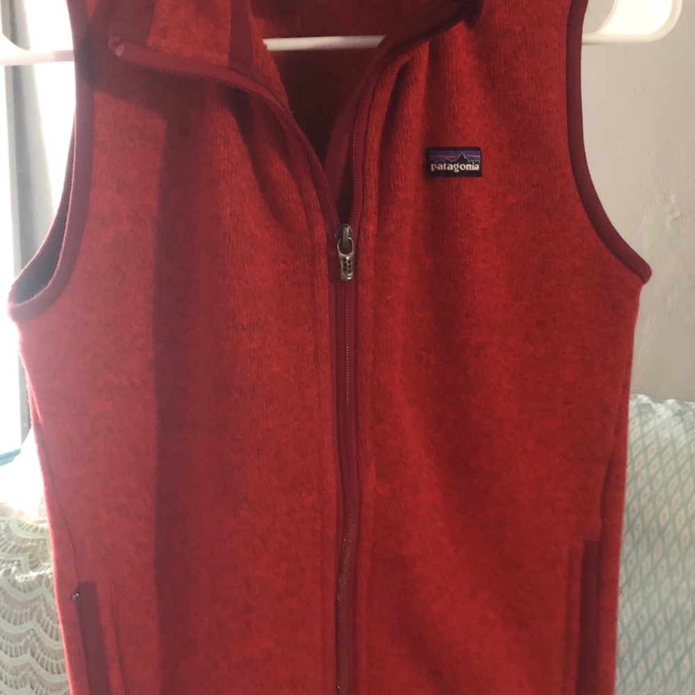 Women’s Red Patagonia Vest - Picture 3 of 5